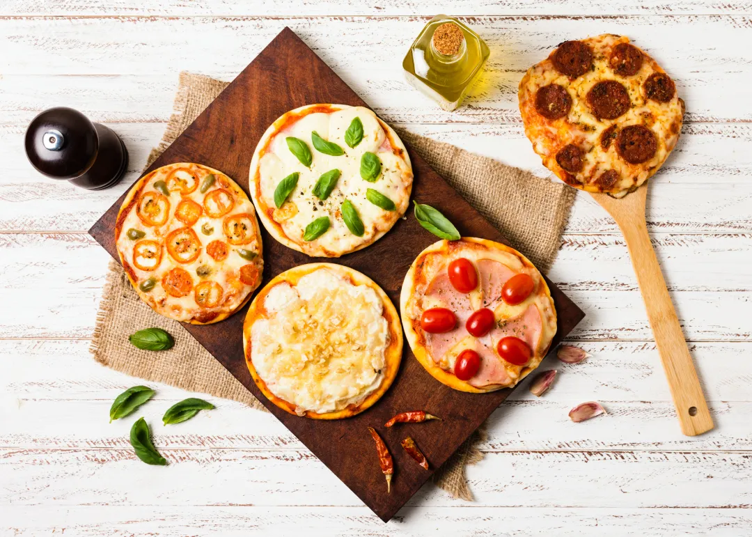 flat-lay-mini-pizza-wood-tray - Mancino’s Pizza and Grinders Specialty pizzas Georgetown KY