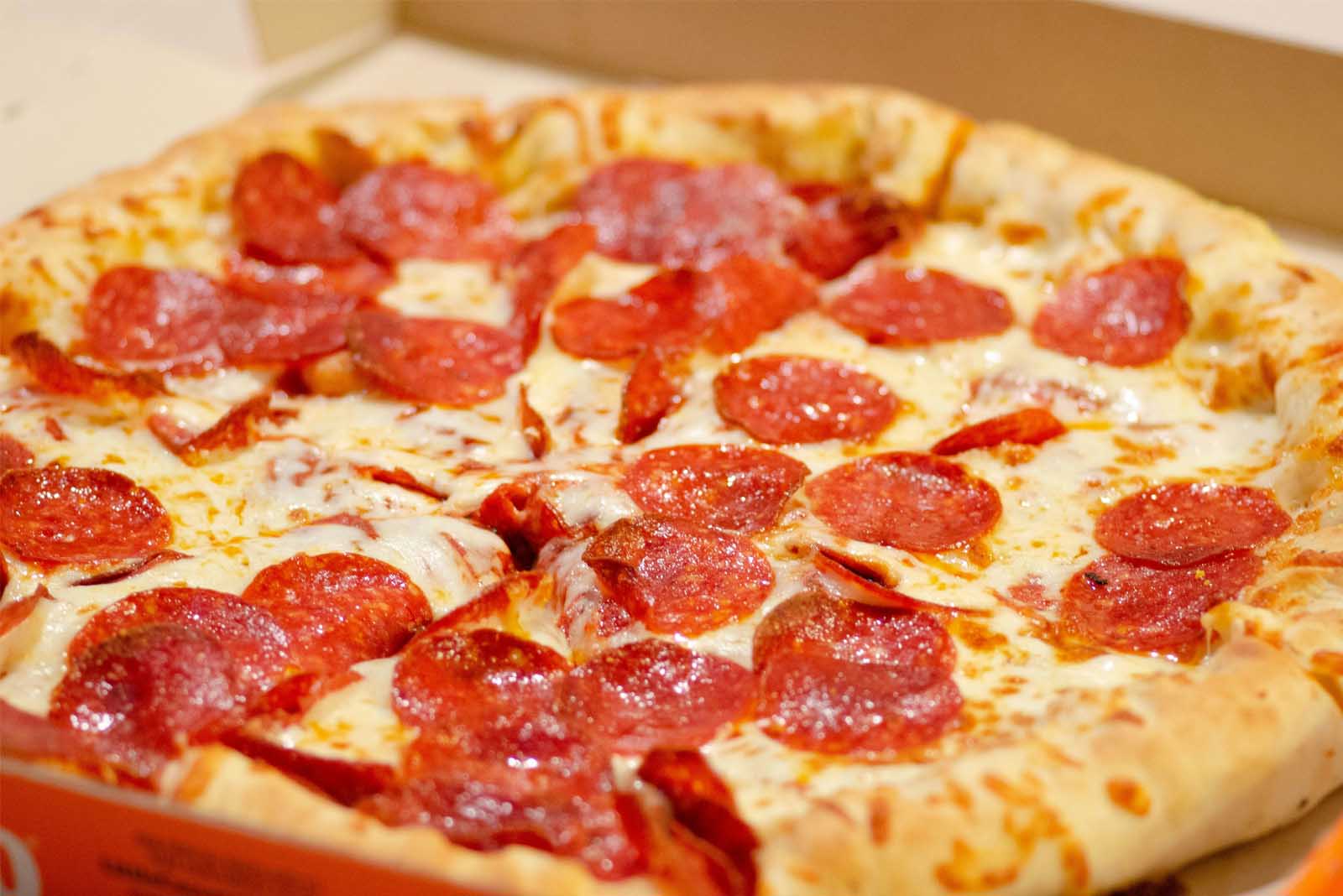 Locally-Owned Pizza Georgetown KY (2) - Mancino’s Pizza and Grinders best pizza near Georgetown KY oven baked crust